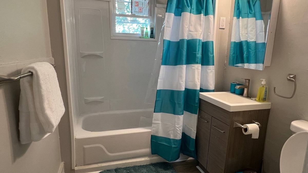 South Hills Apartment | 2 Bedroom, Efficiency Apartment Near Bus Stop And Trolley Line Near Downtown