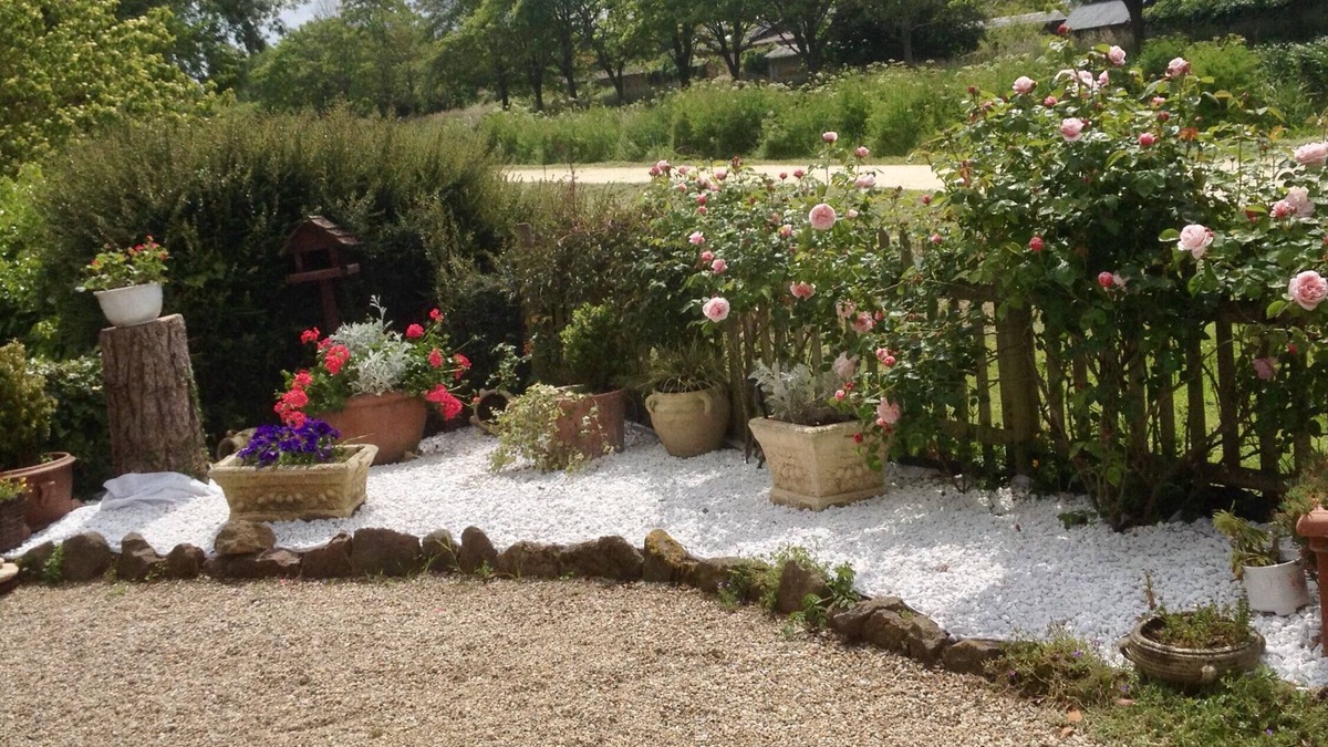 Betton House | 2 bedroom family canalside character cottage with jaccusi and 10 mn to Dinan