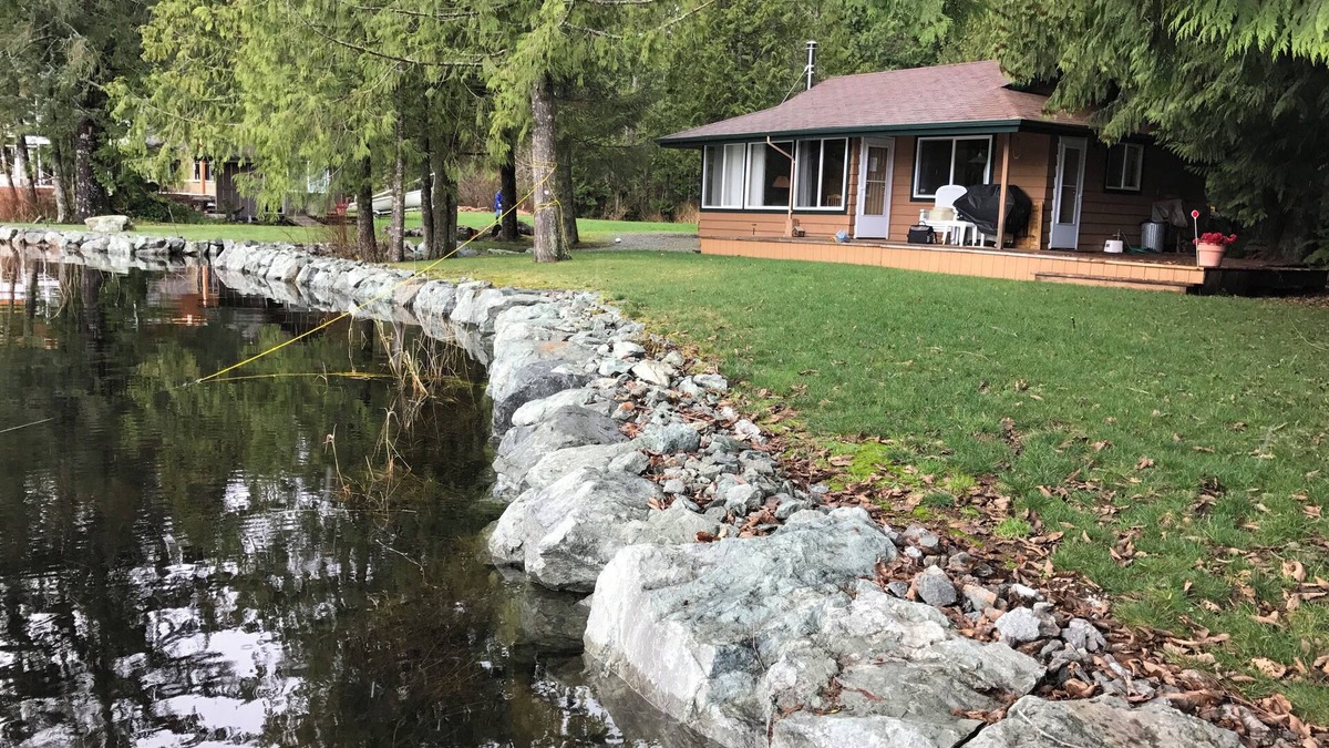 Mount Vernon House | 2+ bedroom family home on Lake Cavanaugh shores. Sleeps 6.