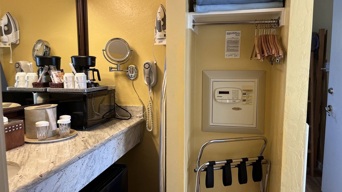 Downtown Monterey Cabin | 2 Bedroom Family Suite at Ocean-Side Property!