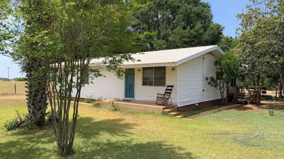 Lee County House | 2-BEDROOM Farmhouse