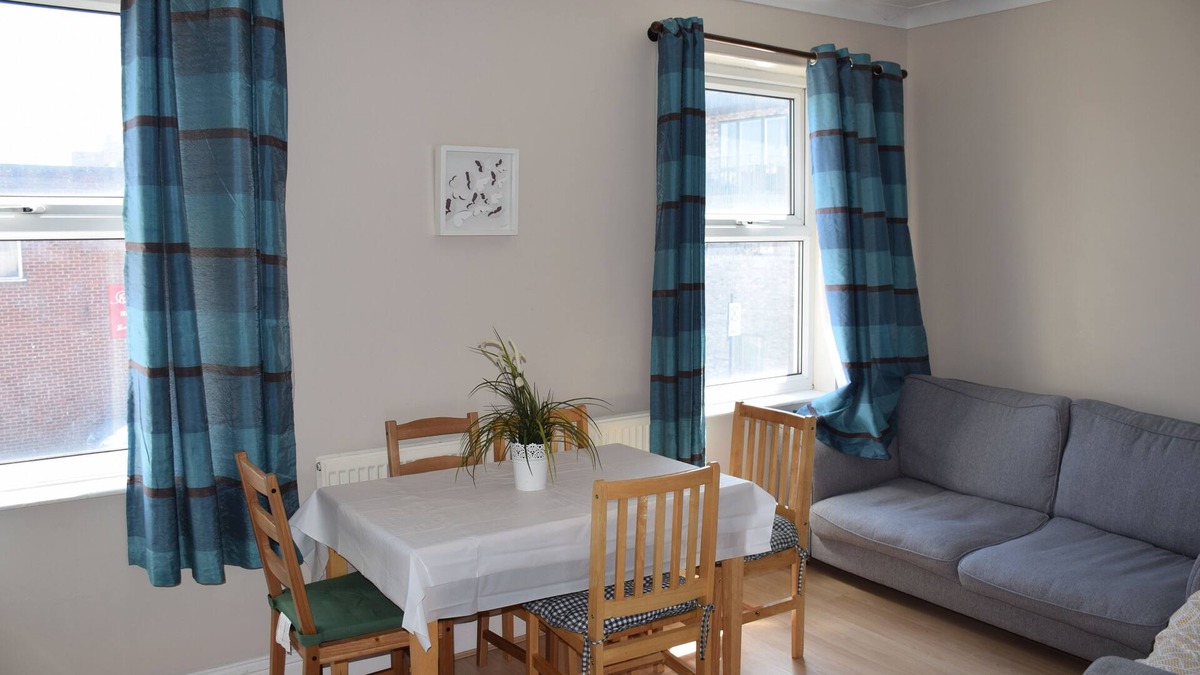 Higham Hill Apartment | 2 Bedroom Flat, 10 minutes Station, 20 miutes to City Centre