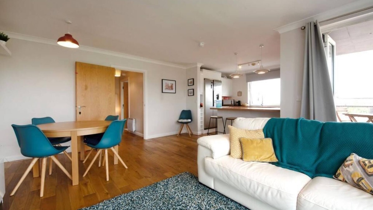 Basingstoke Apartment | 2-bedroom flat - Central location - Executive living