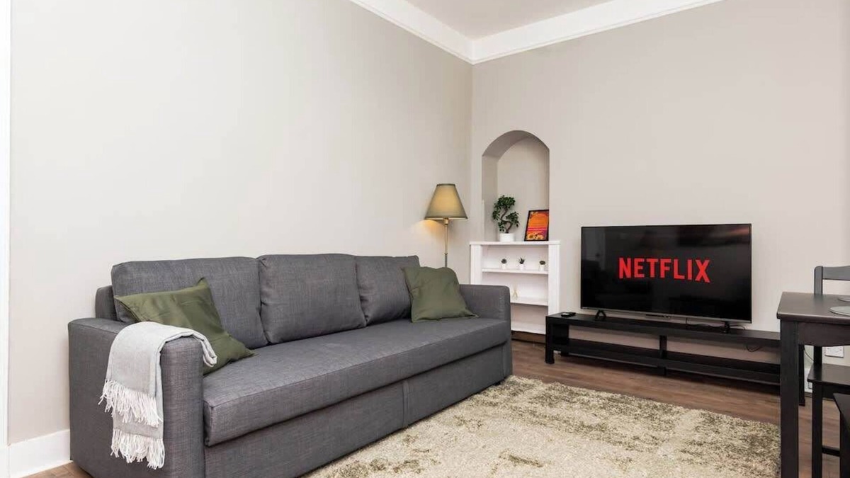 Inverurie Apartment | 2 Bedroom Flat - Free Parking
