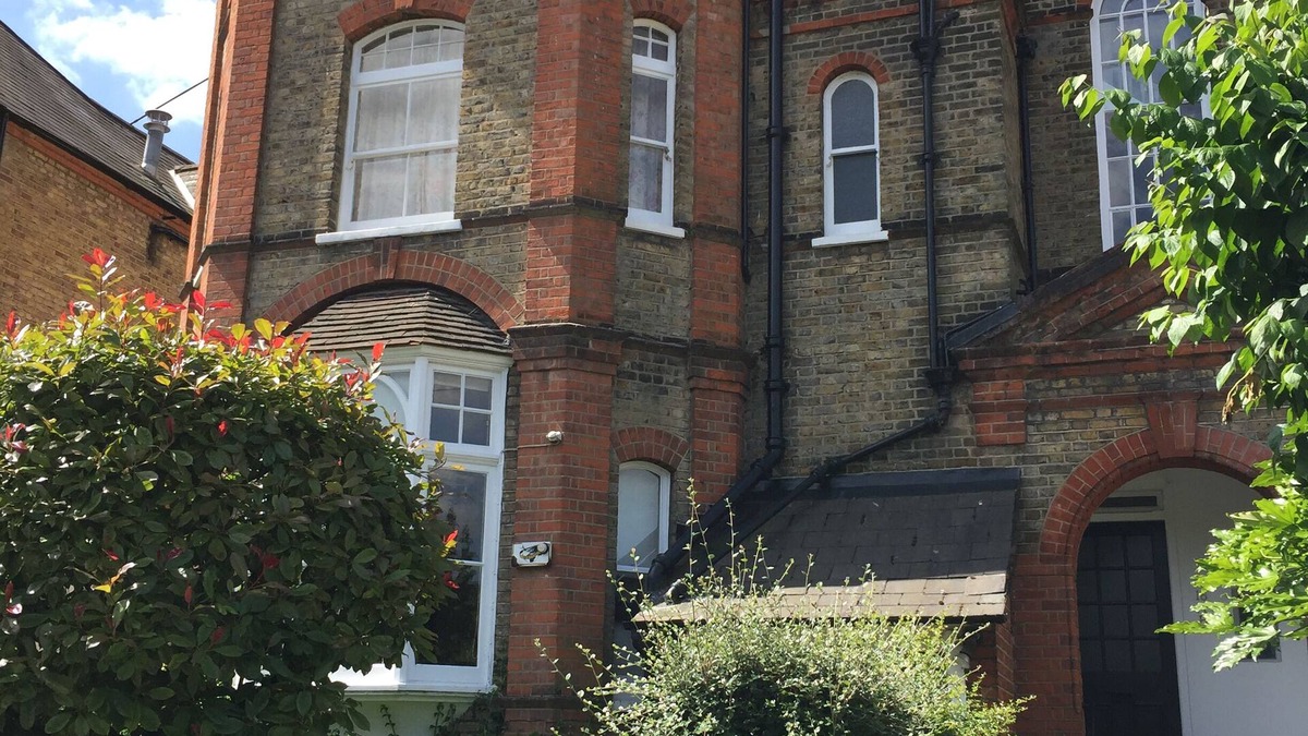 Wimbledon Apartment | 2 Bedroom Flat in Prime Wimbledon Village cul-de-sac location