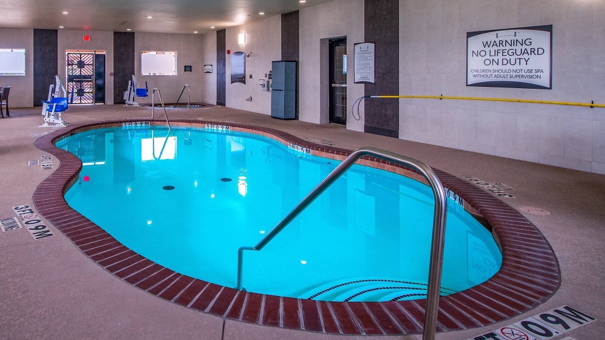 Longview Condo | 2 Bedroom | Free Breakfast. Indoor Pool & Hot Tub