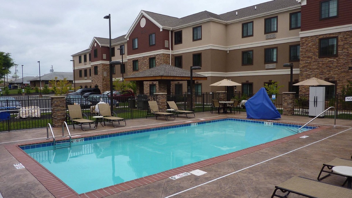 Bowling Green Condo | 2 Bedroom | Free Daily Breakfast! Pool
