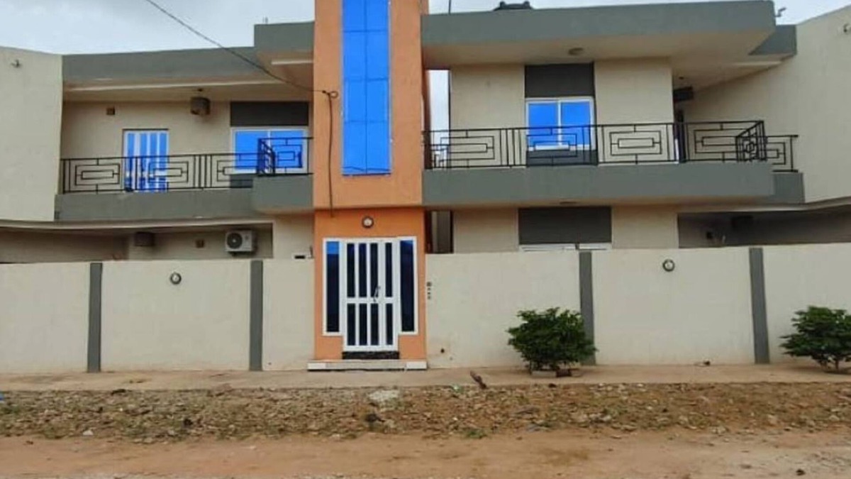 Lome House | 2 Bedroom Furnished Living Room, Air-conditioned Legbassito Loménnn