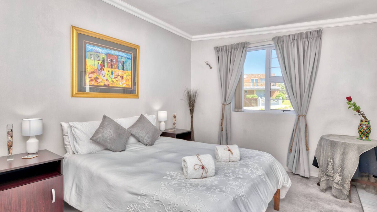 L'Agulhas Apartment | 2 BEDROOM FURNISHED SELF CATERING APARTMENT AGULHAS SOUTH AFRICA