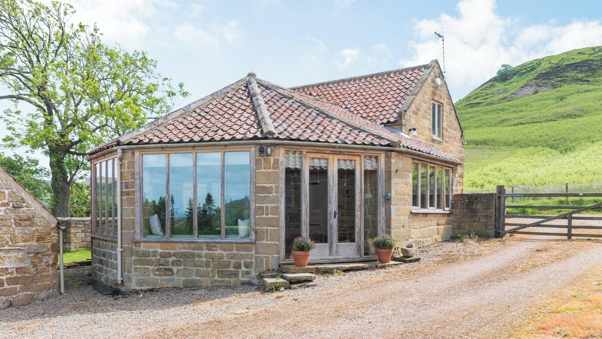Carlton-in-Cleveland Cottage | 2 bedroom accommodation in Swainby, near Stokesley