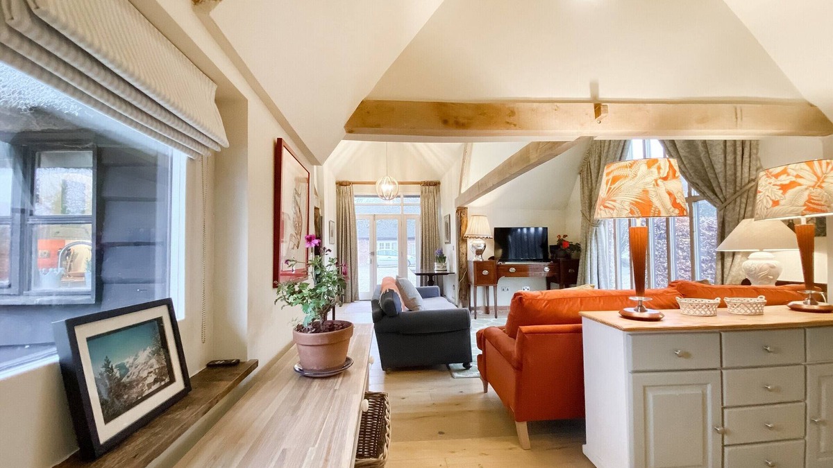 Bushton Cottage | 2 bedroom accommodation in Royal Wootton Basset