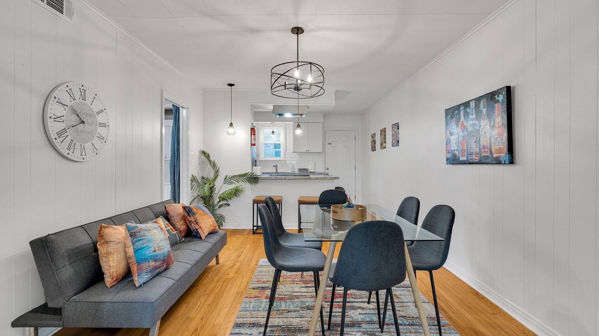Fillmore Apartment | 2-Bedroom Gentilly Retreat