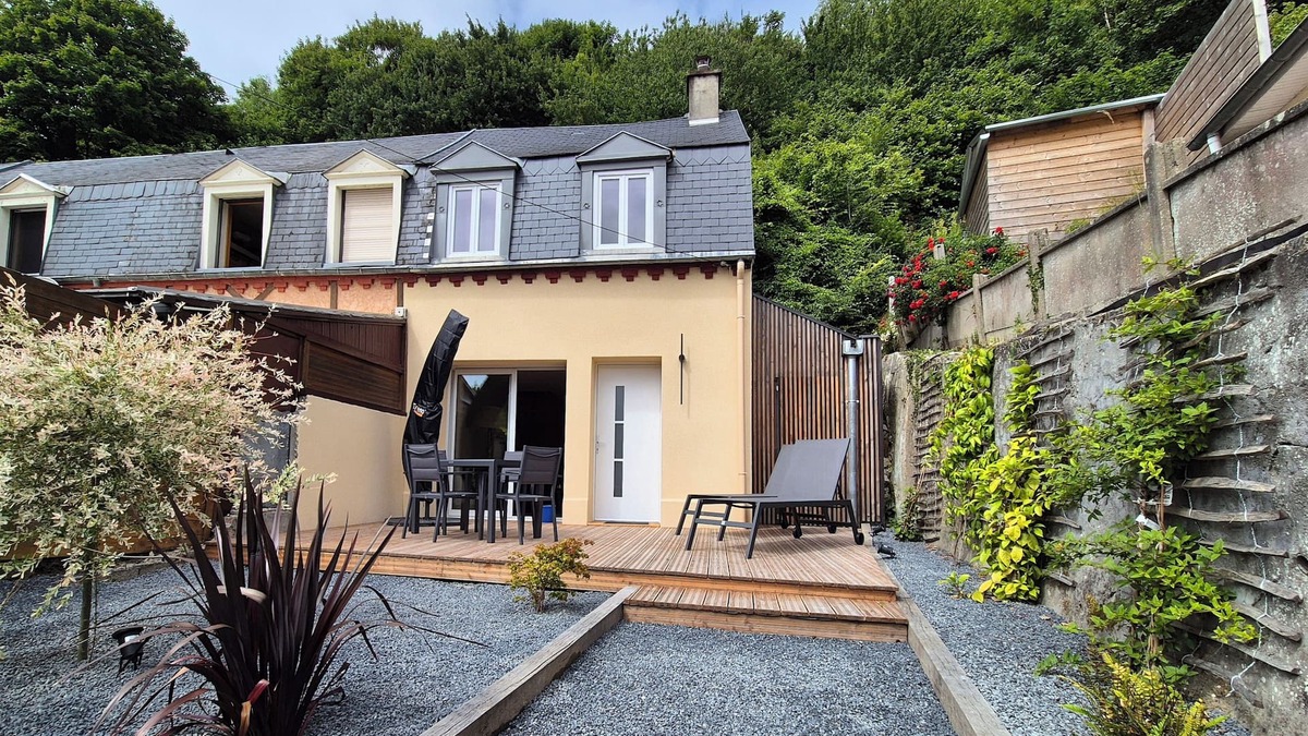 Fecamp House | 2-bedroom gite 5 minutes from the beach.