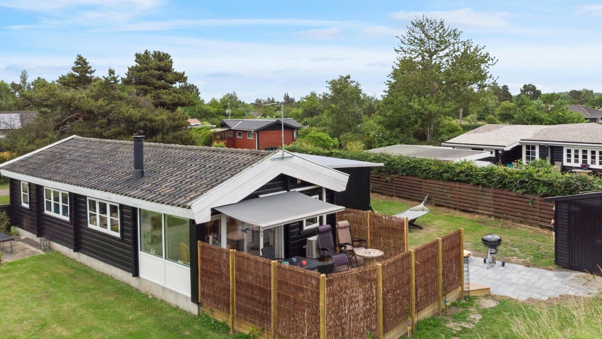 Næsby Strand House | 2 bedroom gorgeous home in Nakskov