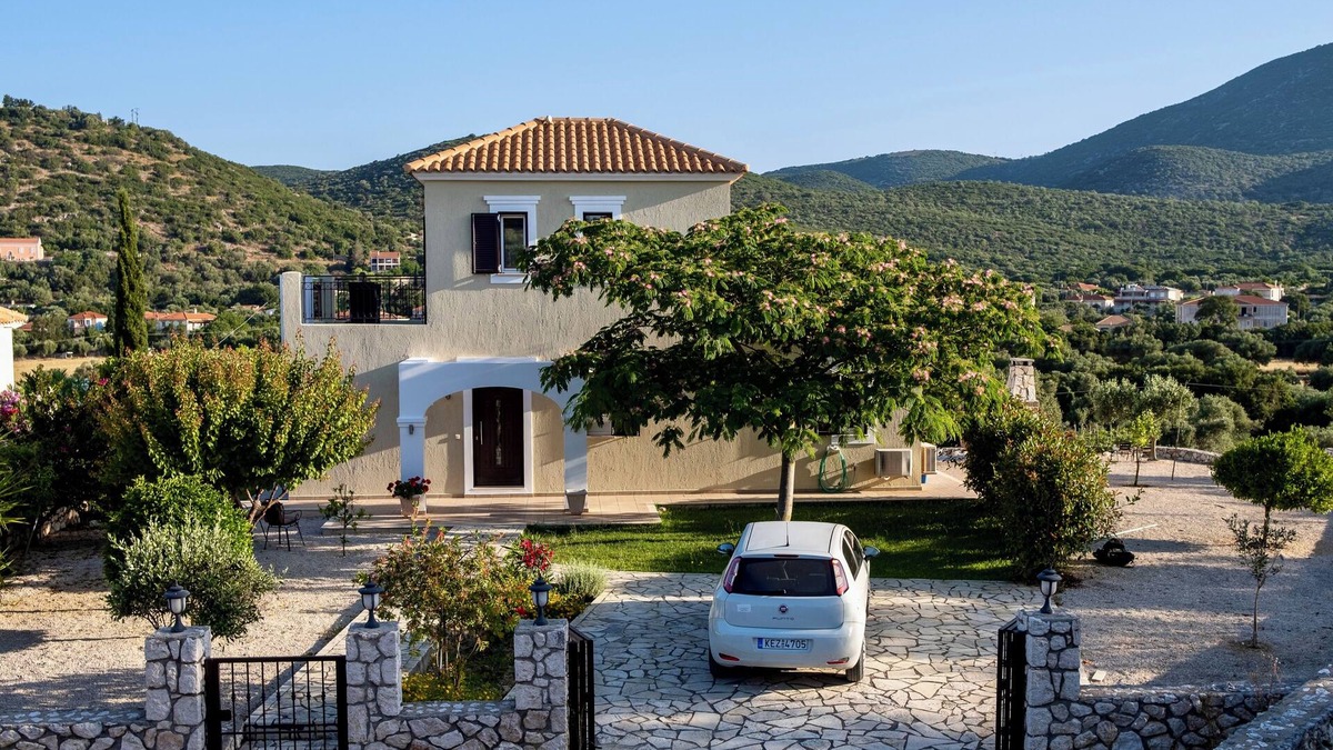 Mazarakata Villa | 2 Bedroom Villa, Private Pool Stunning Castle/Mountain Views, Close to Sea, WiFi