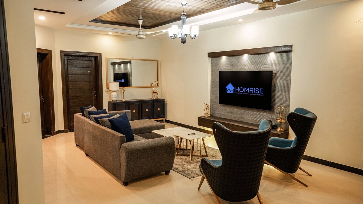 Rawalpindi House | 2 Bedroom Ground Unit w/Home Office by Homrise
