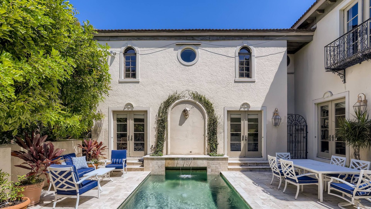 Palm Beach House | 2 bedroom guesthouse with pool just off Worth Avenue