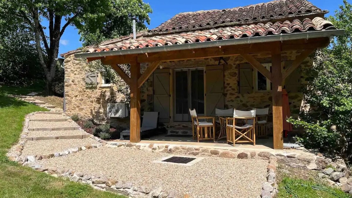 Laguepie Cottage | 2 Bedroom Holiday Cottage with Pool