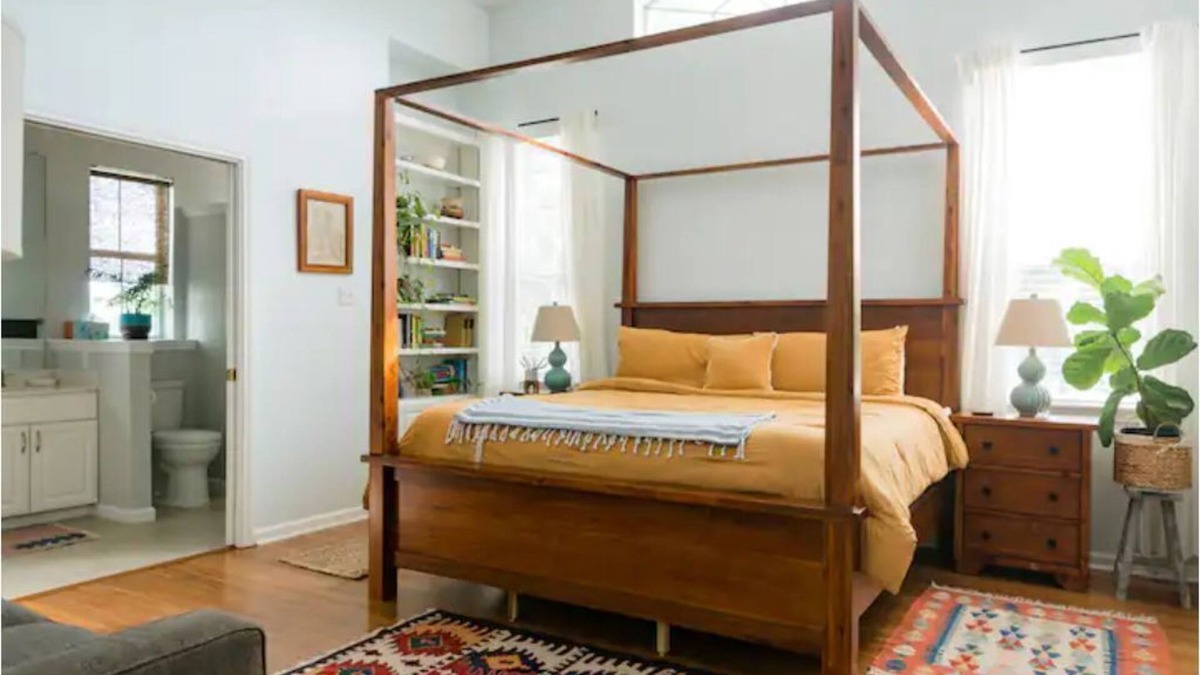 Georgetown House | 2-bedroom home in the country but just a short drive to downtown Georgetown!