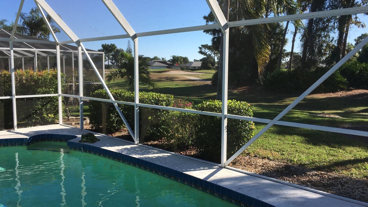 Pebble Beach House | 2 Bedroom Home on the West Coast of Florida. Relax and enjoy the sun and fun!