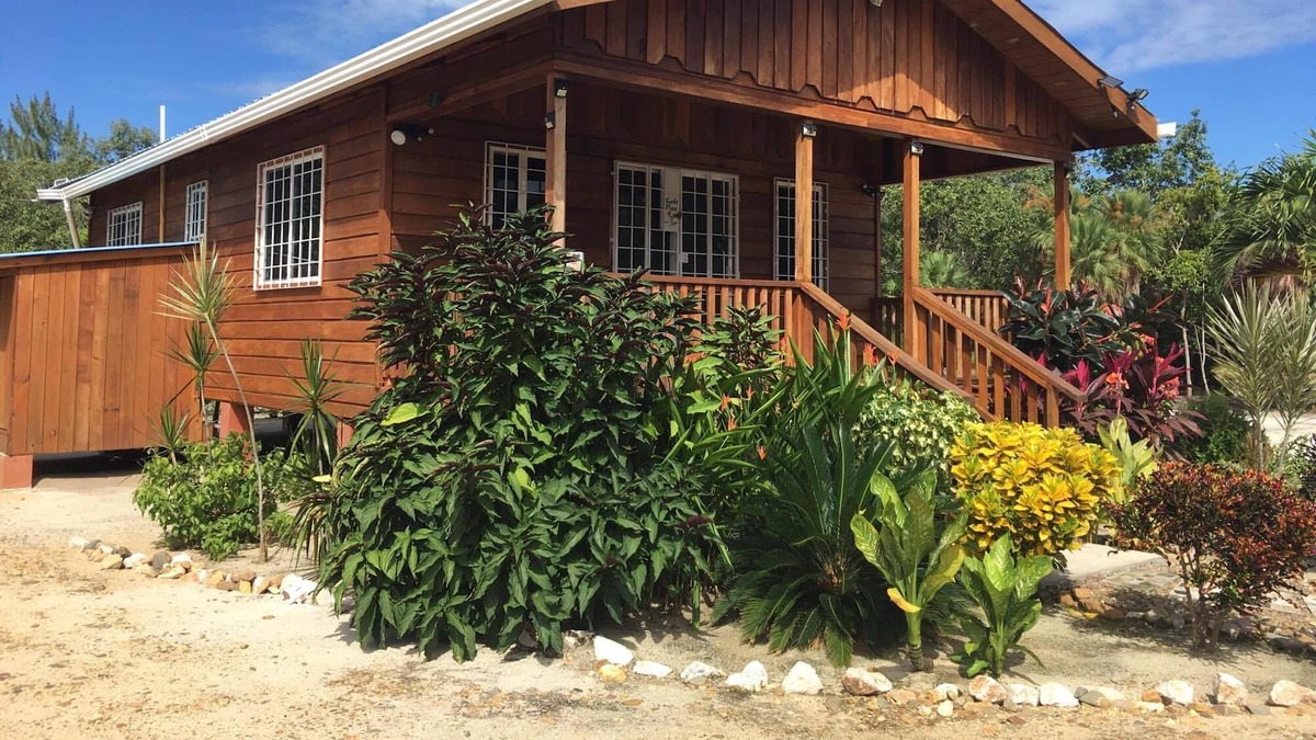 Surfside House | 2 Bedroom Home-Placencia Peninsula with Beach Access
