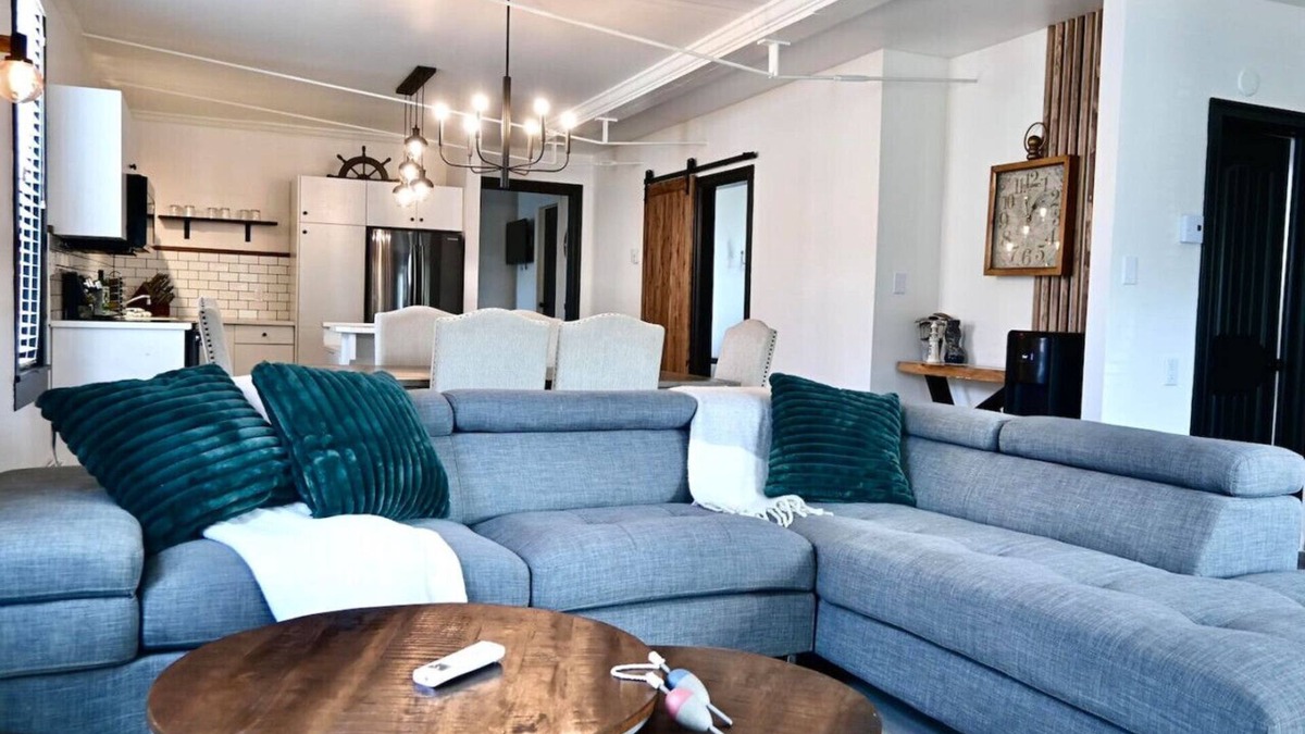 Alma Apartment | 2 bedroom home, Sleeps 6