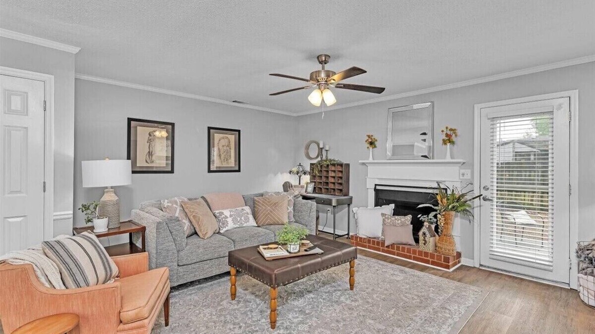National Hills House | 2 bedroom home with 1.5 bathrooms and fully fenced backyard