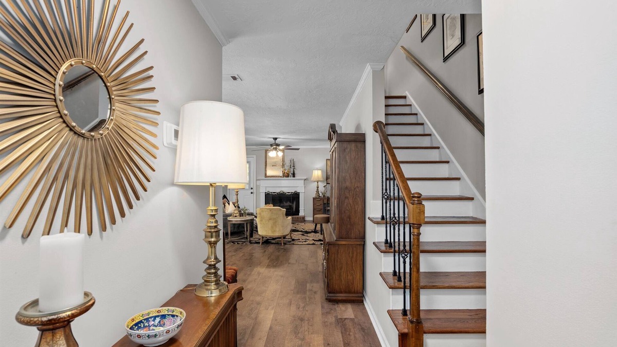 Augusta Apartment | 2 bedroom home with 2 bathrooms and fully fenced backyard. The sleeping arrangements are 1 king and 1 queen and a futon located in the living room.