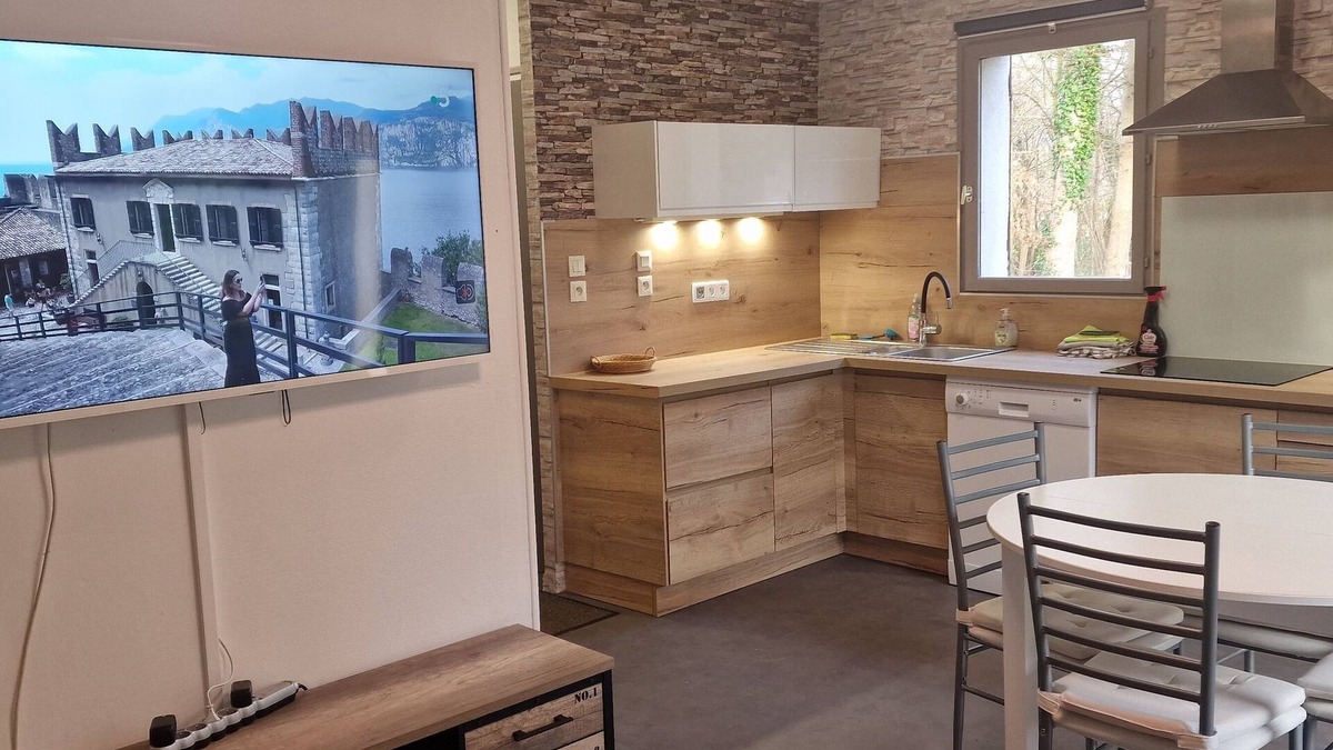 La Roche-Derrien House | 2-bedroom house, near (15mns) côtes de Granit Rose, des Ajoncs and du Goëlo.