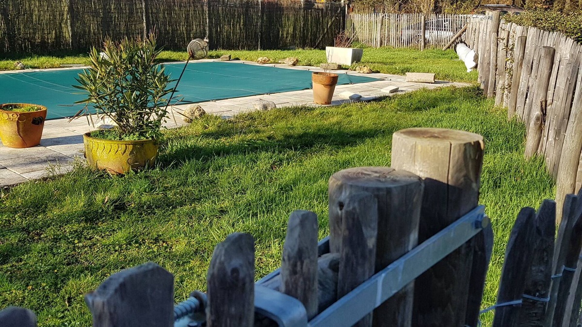 Fondettes House | 2 bedroom house, enclosed garden, single storey with pool access