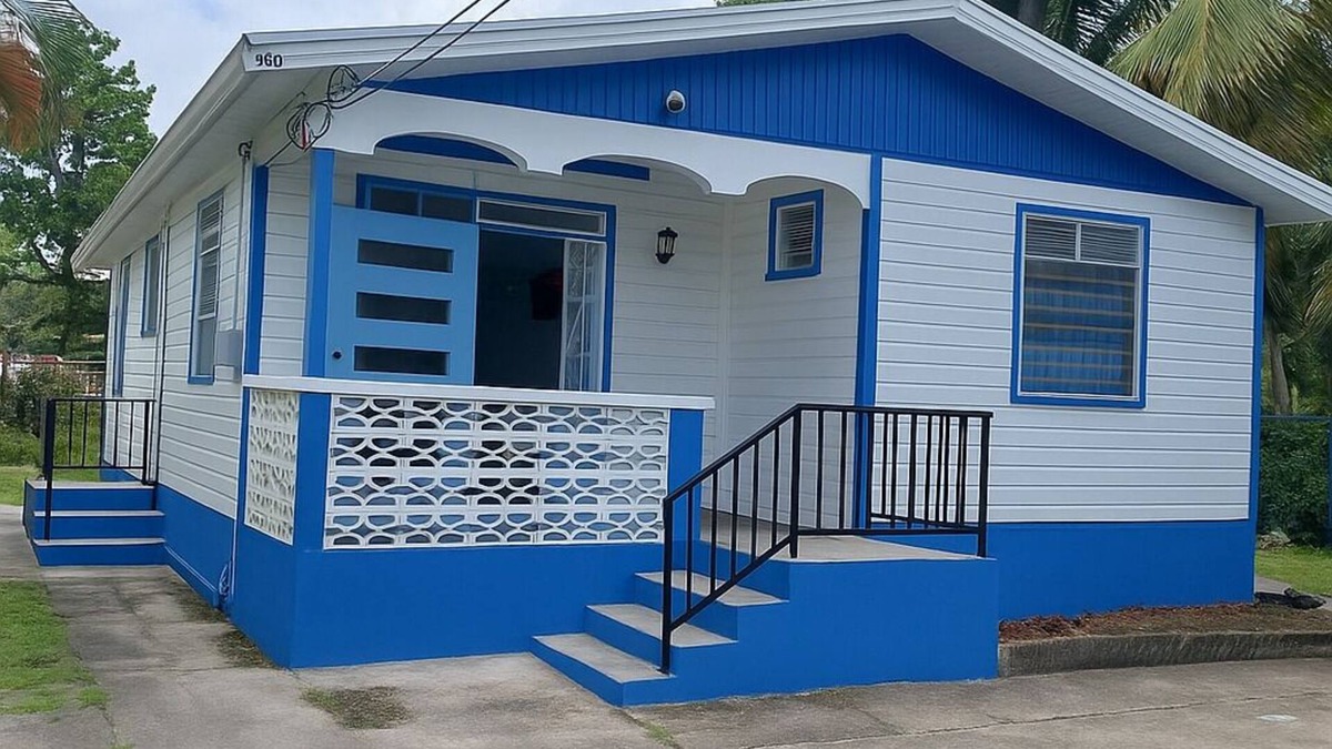 Reeds Bay House | 2-bedroom house in peaceful Lower Carlton w/AC, WiFi. Within steps of the beach