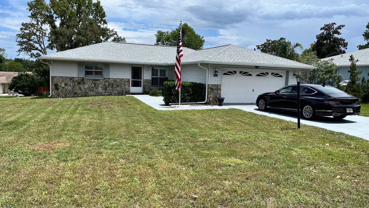 Pine Ridge House | 2-bedroom house in Beverly Hills FL , Minutes from scenic Crystal River