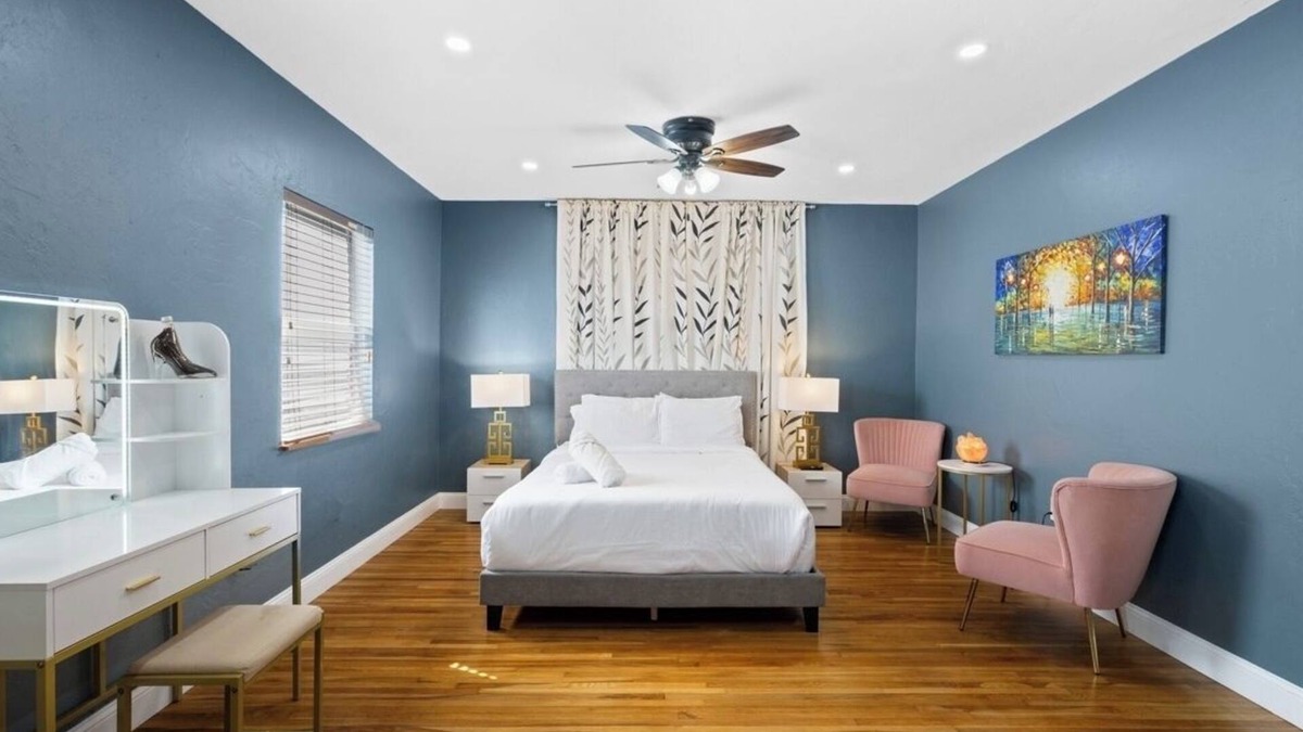 Royal Poinciana House | 2-bedroom house in charming Hollywood beach with beautiful tropical garden