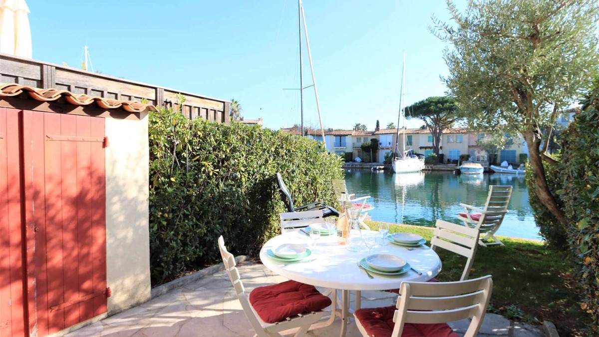 Port Grimaud House | 2 bedroom house in Port Grimaud - canal view, 15m-mooring, WIFI