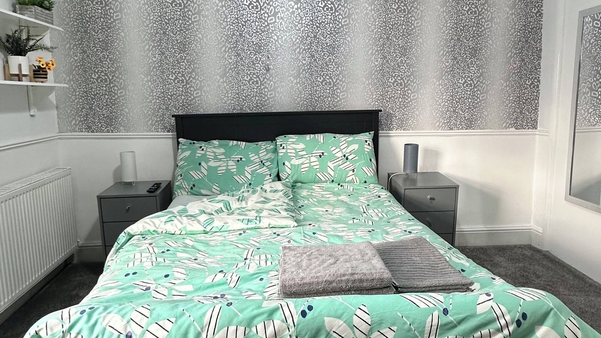 Failsworth House | 2 Bedroom House in Manchester