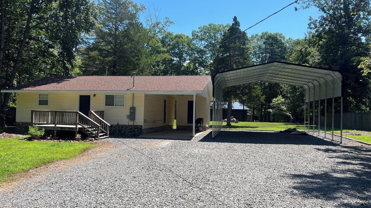 Higden House | 2-bedroom house in Higden with 24x30 covered parking for boats and lake toys!