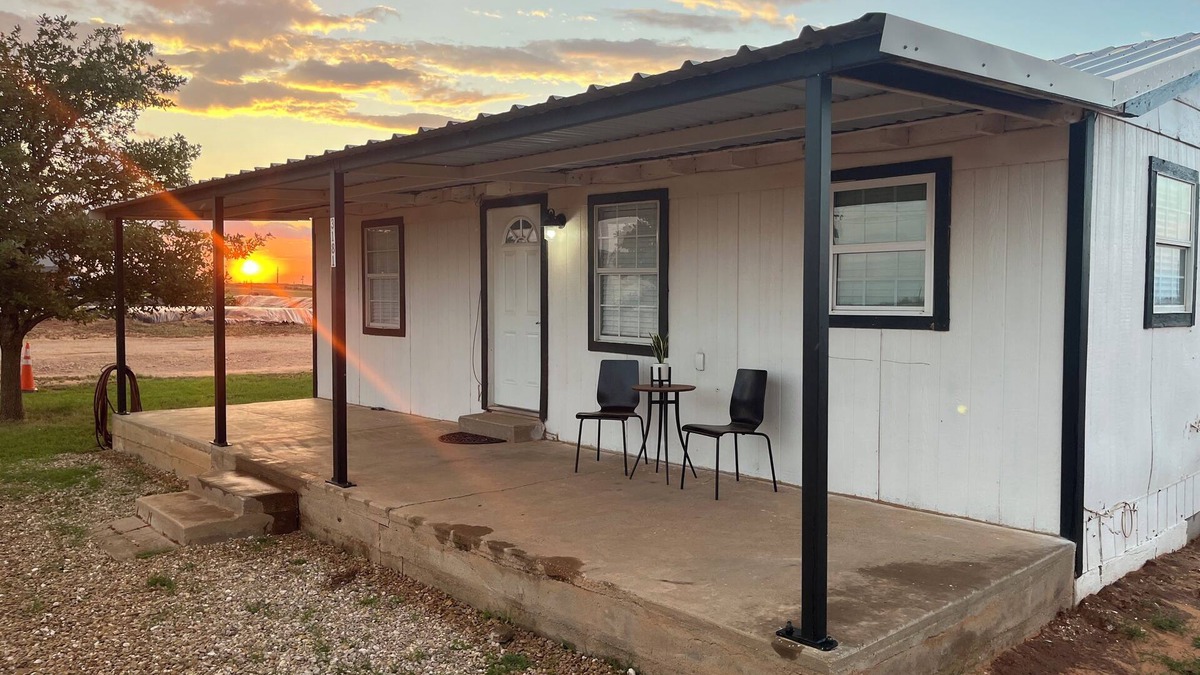 Stanton House | 2-bedroom house in lovely Stanton with WiFi, AC. and Heating. Beautiful Sunset!