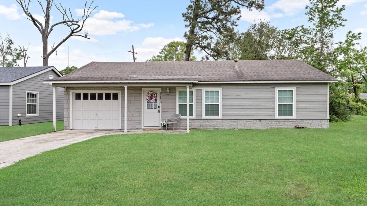 Beaumont House | 2-bedroom house in welcoming Beaumont with all the amenities of home!