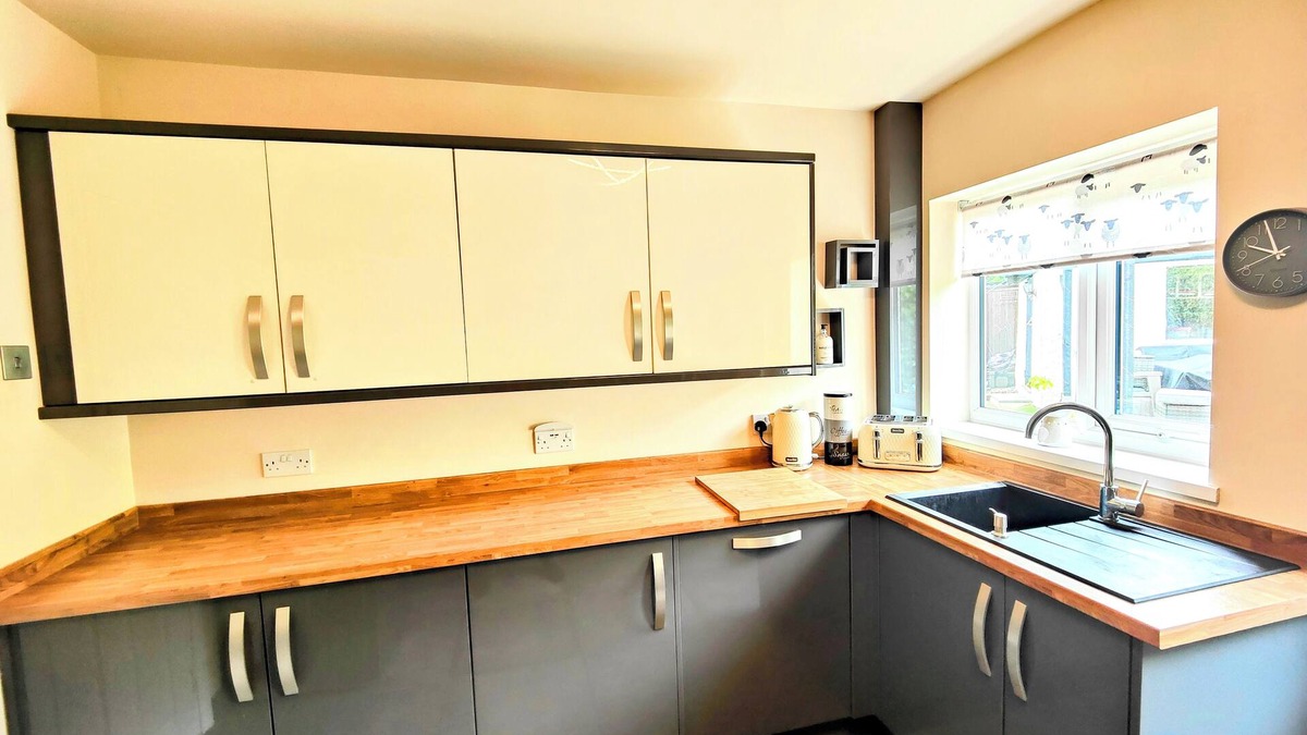 Blacon House | 2 bedroom house near chester city centre