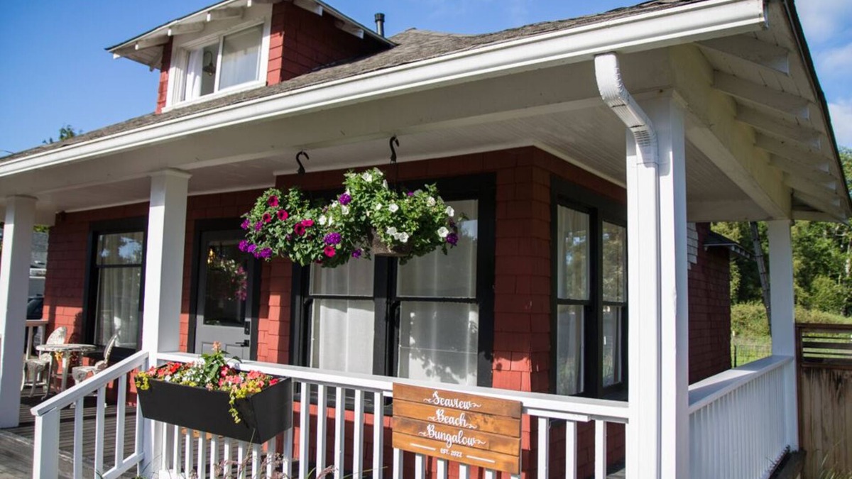 Seaview House | 2 Bedroom House near Long Beach with fenced yard