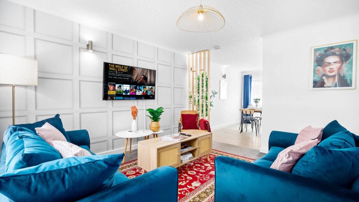 Stonnall House | 2 Bedroom House - Parking - Garden