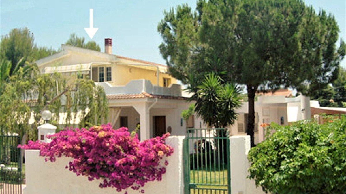 Arenella Villa | 2 BEDROOM HOUSE SITUATED JUST 150 M FROM THE SEA