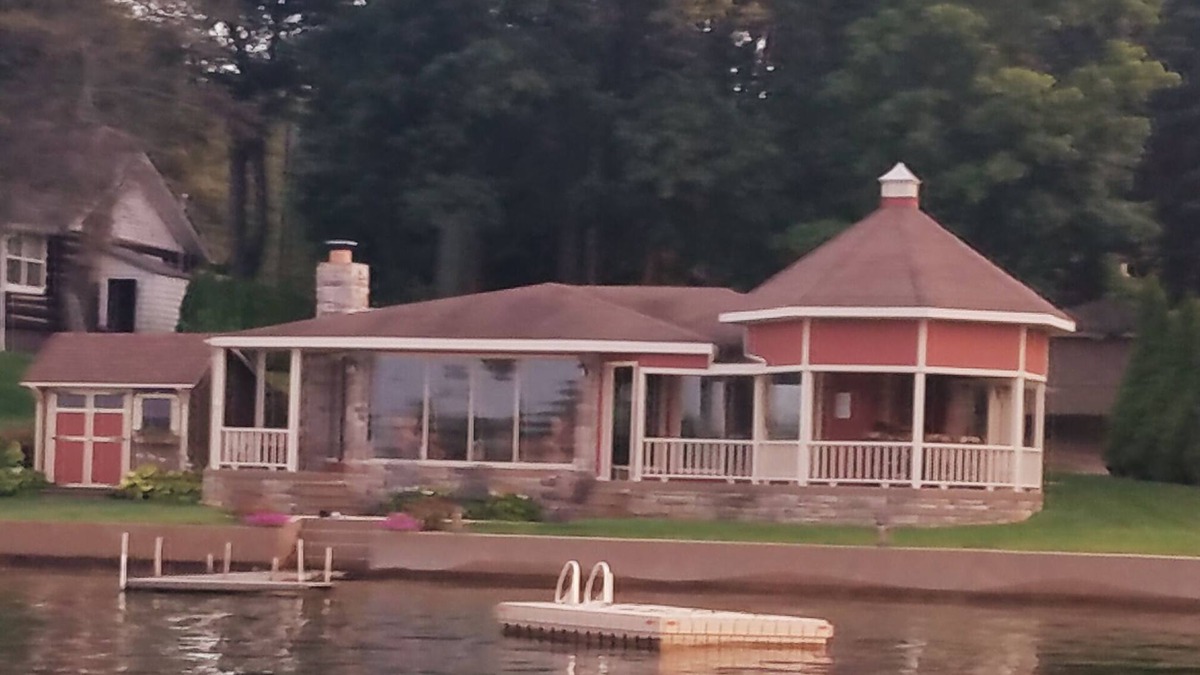New Carlisle House | 2 bedroom house UNWIND & ENJOY