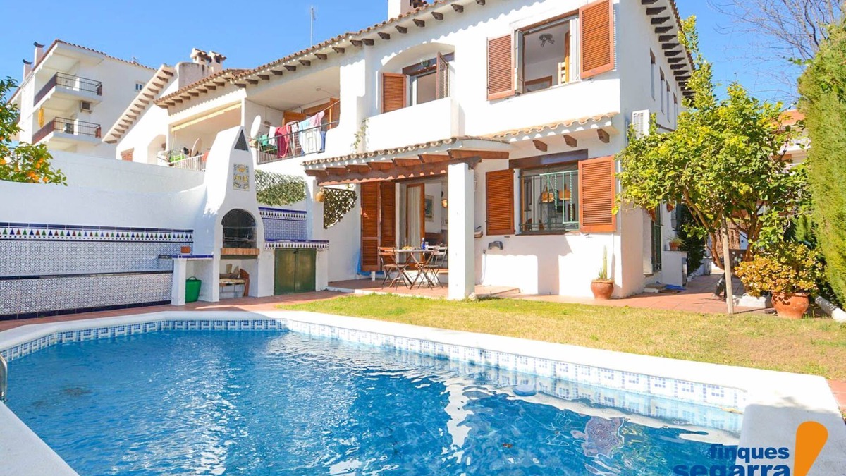El Roc de Sant Gaieta Apartment | 2 bedroom house with private pool, barbecue and AA/CC