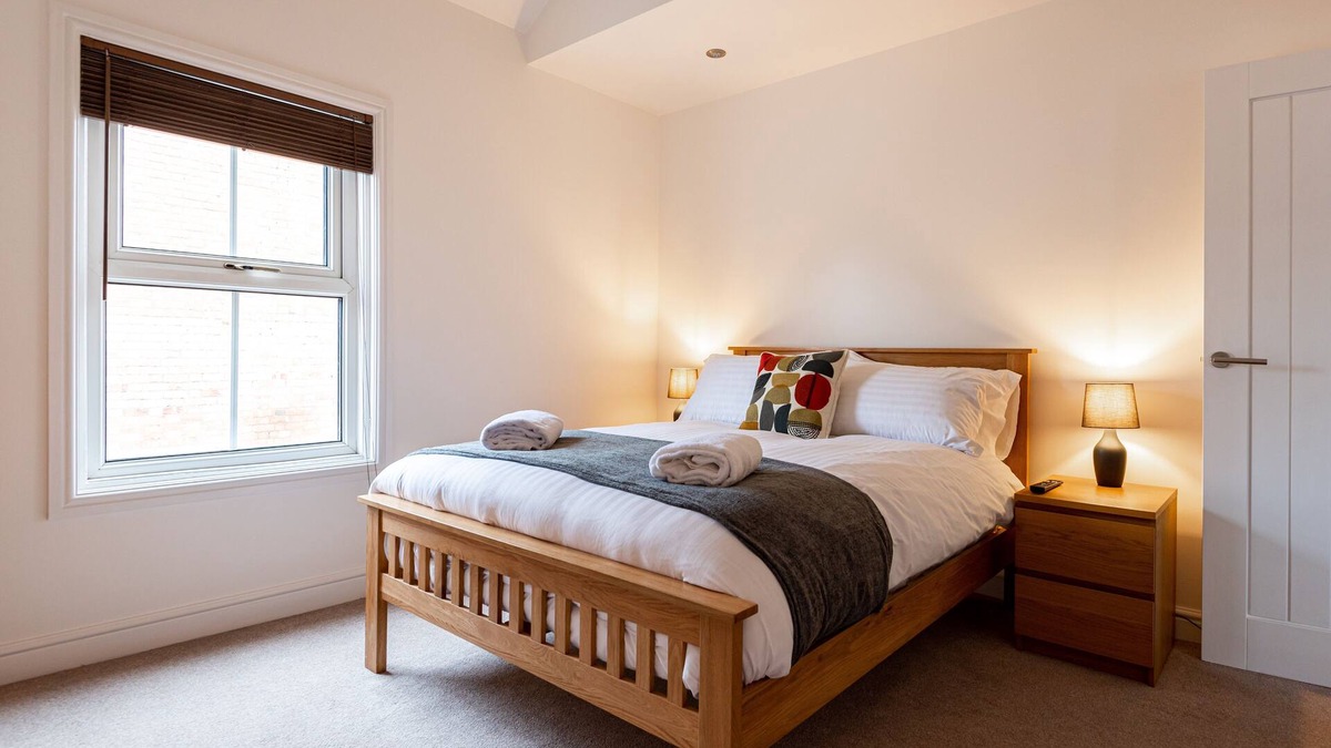 Shrewsbury House | 2 Bedroom House with Parking. Close to River walks