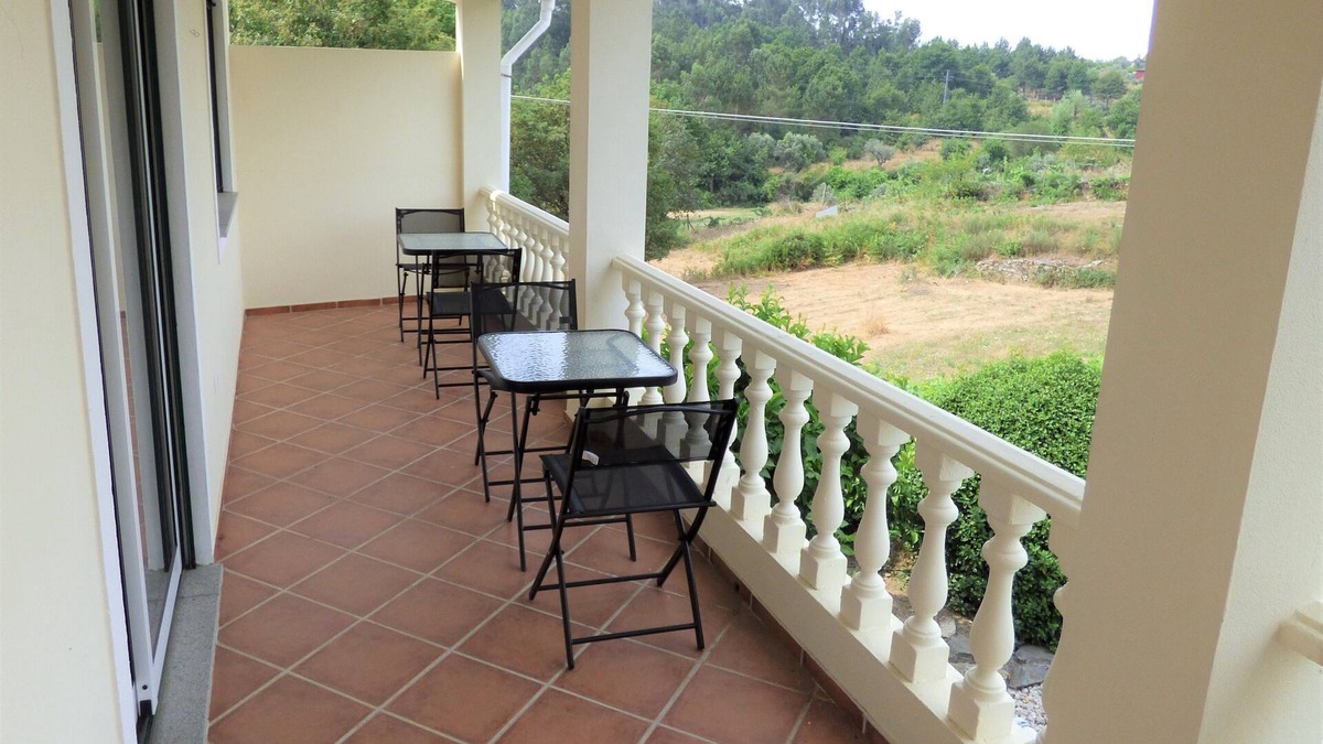 Mouronho House | 2 bedroom house with beautiful views, parking, garden and pool.