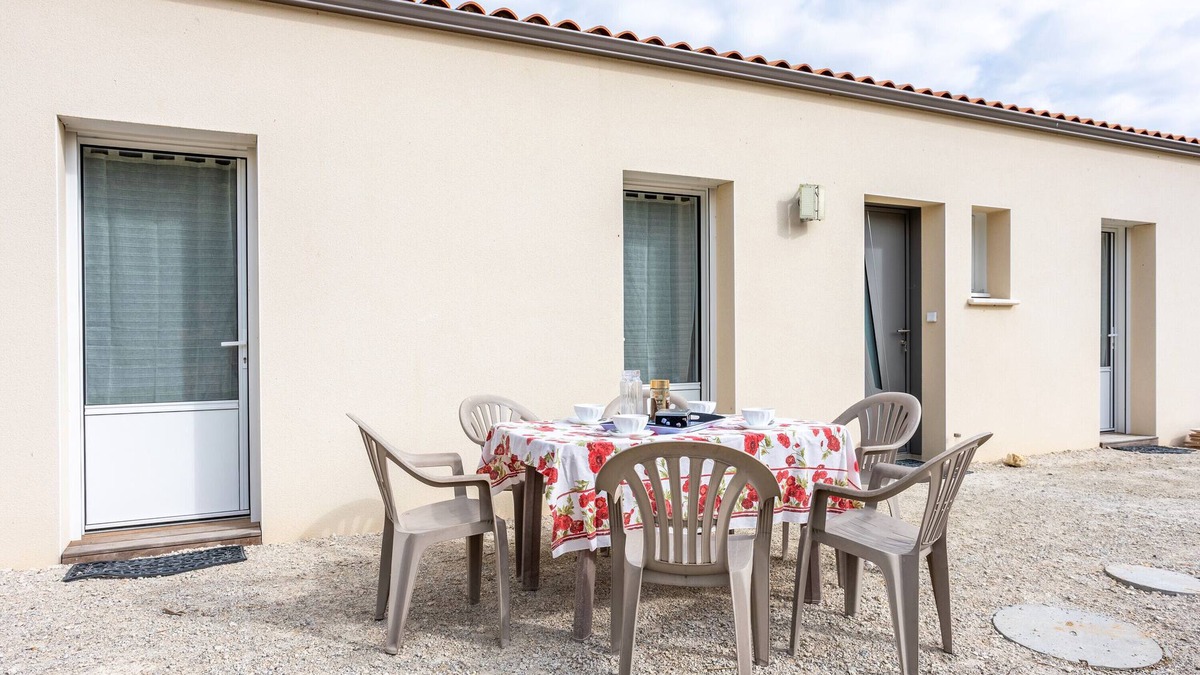 Curzon House | 2-Bedroom Independent Accommodation for 4 to 6 People, 20 Minutes from the Beach