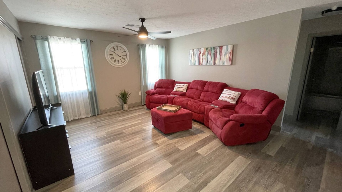 Monroe Apartment | 2 Bedroom, King Bed, Pets welcome, washer and dryer