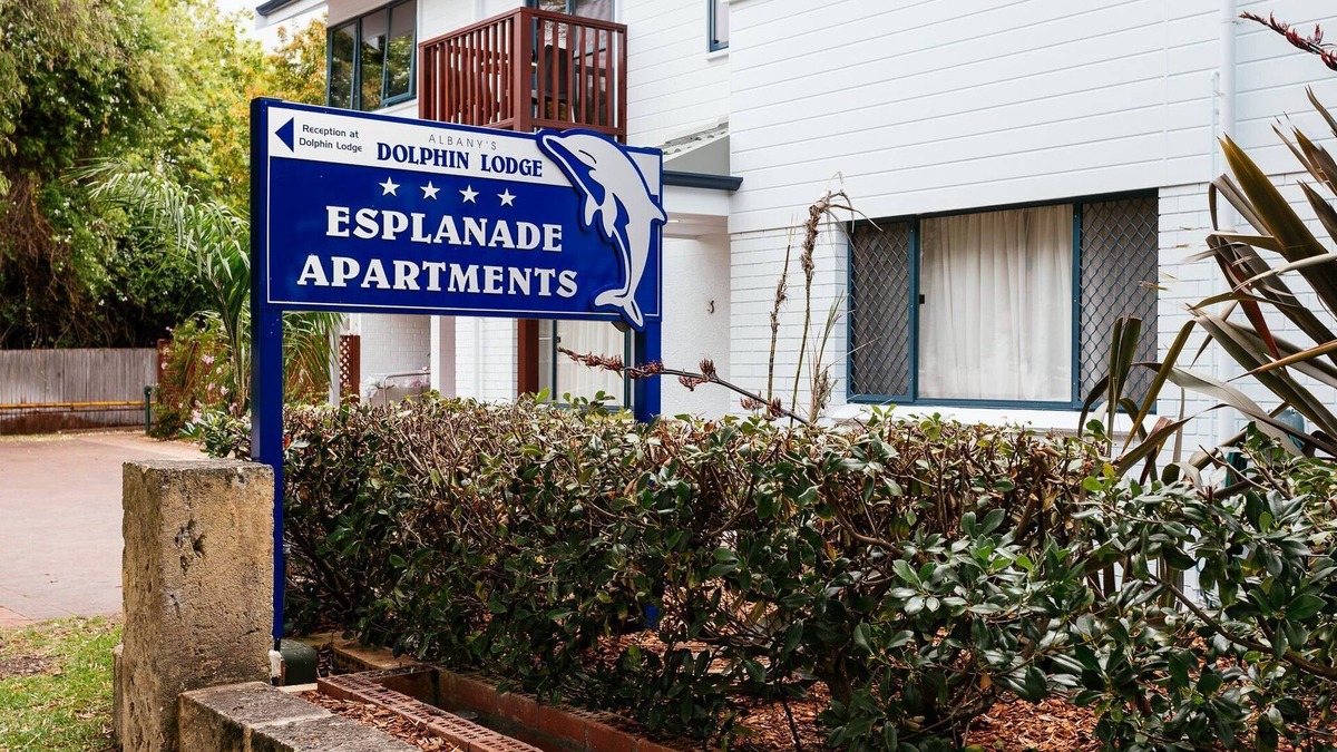Middleton Beach Apartment | 2 Bedroom King Bed spa fully self contained