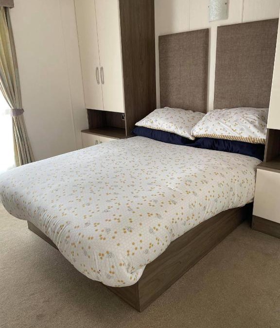 Porthcawl House | 2 Bedroom Lodge - Honeysuckle 95, Trecco Bay
